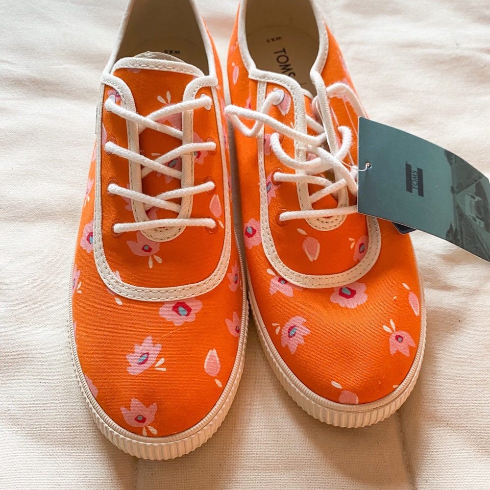 NWT Toms Ortholite Sneaker